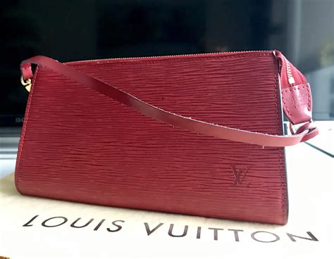 louis vuitton pochette epi leather